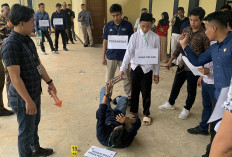 Rekonstruksi Pembacokan Polisi, Tersangka Sambut  Polisi dengan Sajam 