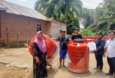 Pemdes Coko Betung Salurkan Bantuan Tangki Air, Antisipasi Musim Kemarau