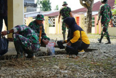 Kodim 0408/BS Bersama Polres   dan DLHK Bersihkan Pasar Kutau