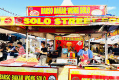 Jajanan Bakso Wong Solo Favorit Pengunjung Tabut, Omzet Tembus Rp 10 Juta Per Hari
