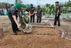 Peringati HUT ke-80  Korem 041/Gamas, Kodim 0408/BS Ziarah dan Tabur Bunga di TMP Semaku