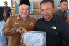 Taat Bayar Pajak ke Pemkab BS, 2 PKS Diganjar Penghargaan 