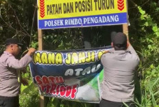  Kecewa Jalan Rusak Tak Diperbaiki,   Warga Lebong Pasang Spanduk 