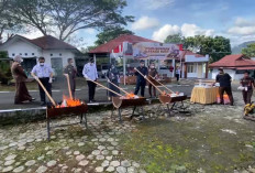  Kejari Kepahiang Musnahkan Barang Bukti  