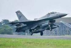  Momen Bersejarah! F-16 TNI AU Uji Pendaratan di Jalan Tol