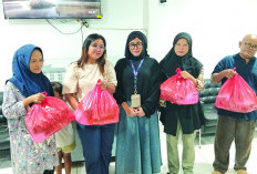 Bencoolen Mall Bagikan 150 Paket Sembako untuk Warga Penurunan Kota Bengkulu