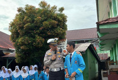 Irup di SMPN 1 BS, Kasat Lantas Ajak Pelajar Tertib Berlalu Lintas & Meneladani Semangat Pahlawan