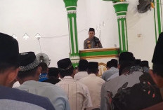 Kapolsek Sungai Rumbai Sampaikan Khutbah Jumat, Ini Pesannnya