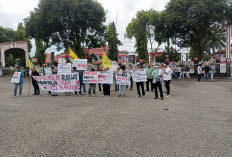 Puluhan Komunitas MAPAN Demo di Depan Kantor Pemkab BU dan DPRD, Ini Tuntutannya