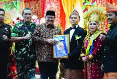 Pj Wali Kota Saksi Nikah Massal, 7 Pasangan Pengantin Menikah Ini Mahar yang Disiapkan Pemda Kota Bengkulu