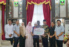 Meninggal 969 Orang,  252 Orang Masih Hilang, Gubernur Helmi Serahkan Bantuan ke 3 Provinsi Bencana