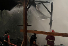 Damkar Bengkulu Selatan Bergerak Cepat, Mebel Maker di Seginim Ludes Terbakar