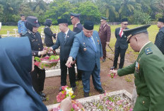 Peringati Hari Pahlawan, Gelar Ziarah ke TMP Semaku