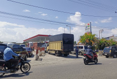 Pertalite Langka,   Antrean Mengular, di SPBU Lain Stok BBM Kosong