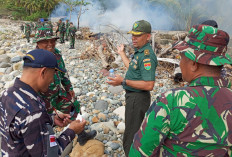 Wujudkan Gerakan Indonesia ASRI, TNI Bersih-bersih Wisata Pantai Pasar Bawah