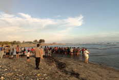 Dihantam Ombak Besar, Perahu Nelayan Pasar Bawah Terbalik, Begini Kejadiannya