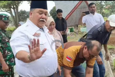 Perkuat Ketahanan Pangan Lewat Program MEMBARA, Bupati Rifai Tebar 4.000 Benih Ikan