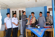 Peduli, Bupati Kaur Beri Kaki Palsu Siswa SMAN 1