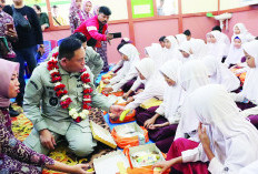 Bakamla Gelar Makan Gratis SD, Kepala Bakamla RI Nostalgia di SDN 4 Kota Bengkulu