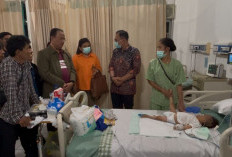 Bupati Seluma Kunjungi Bayi Terjangkit Cacing Gelang di RSMY Bengkulu