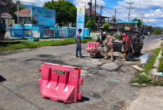  Warga Lebong Kembali Gotong   Royong Perbaiki Jalan Provinsi