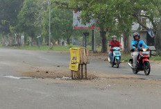 Jalan Berlubang Makan Korban, Warga Unib Depan Minta Segera Diperbaiki