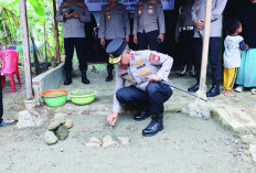 Kapolda Bedah Rumah Korban Banjir