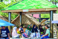 Pantai Panjang Bengkulu Diserbu Ribuan Wisatawan 