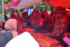 Pembukaan TMMD, Bupati   dan Dandim Bagi-bagi Beras SPHP