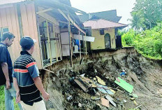 Longsor di Lubuk Gedang Makin Parah, 2 Keluarga Pilih Mengungsi