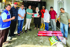 Bantu Warga Terdampak Puting Beliung, Penjabat Wali Kota Bengkulu Respon Cepat Tanggapi Musibah