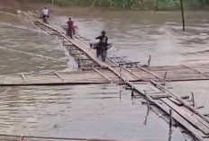  Miris!  Jembatan Lama Putus Tak Kunjung Diperbaiki, Warga Benteng Bayar Melewati Jembatan Darurat