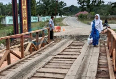 Kades Nenggalo Ingatkan Lintasi   Jembatan Jangan Over Kapasitas