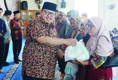 Pj Wali Kota Salurkan Zakat Ribuan Mustahiq, Penerima Sebanyak 2.201