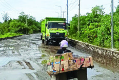 Jalan Rusak Kawasan Pelabuhan Pulaubaai Bengkulu Segera Diperbaiki