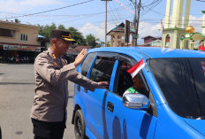  Polres Lebong dan Polsek   Bagikan Bendera Merah Putih, Ini Tujuannya