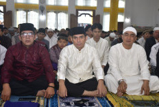 Plt Bupati Rejang Lebong Shalat Id di Masjid Agung Baitul Makmur Bersama Ribuan Jamaah