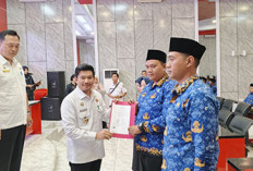 Bupati BU Serahkan SK   Pengangkatan 54 CPNS, Begini Pesannya