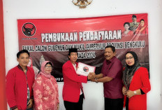 Didampingi Istri, Bupat Mian Ambil Formulir Pendaftaran Bakal Calon Gubernur Bengkulu ke Partai Ini 