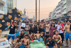 Dua Ari Penakluk Pohon Pinang Kebun Bungsu, Panjat Pinang Jadi Ajang Solidaritas dan Aksi Sosial