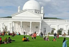 Pendopo Merah Putih, Tempat Favorit Bersantai Bersama Keluarga