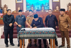  Pemkab Lebong Sampaikan   Nota Pengantar Raperda Pilkades 