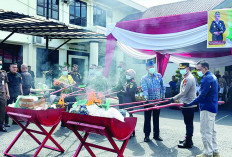 Kejari Bengkulu Musnahkan BB 106 Perkara