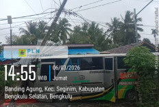 Tiang Listrik Ditabrak Bus, Aliran Listrik di Seginim dan Air Nipis Padam