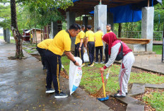 Dukung Program Presiden RI Gerakan ASRI, Polres Lebong Bersihkan Lingkungan 