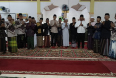Idul Fitri, Bupati Kaur Salurkan Bantuan untuk Masjid dan Bedah Rumah