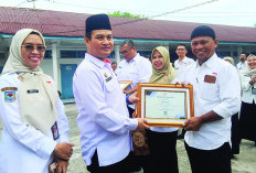 Sekda Apresiasi Empat Pegawai Terbaik Kominfotik, Tegaskan Efisiensi Bukan Alasan Turunkan Kinerja
