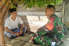 Anggota Satgas TMMD Ke-124 Kodim 0408/BS Sempatkan Komsos dengan Tokoh Agama