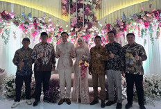 Resepsi Pernikahan Putra   Bupati Kaur Berlangsung Meriah