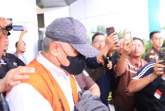 BREAKING NEWS:Mantan Bupati Ditetapkan Tersangka Korupsi Pertambangan, Langsung Ditahan